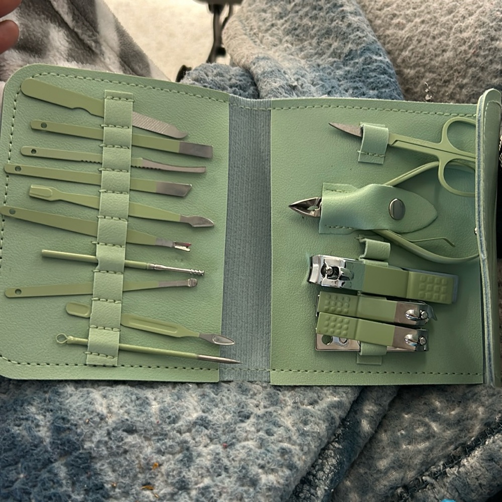 I have green purple and pink 16 piece nail kit